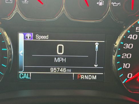 Used 2016 Chevrolet Suburban LT image 11