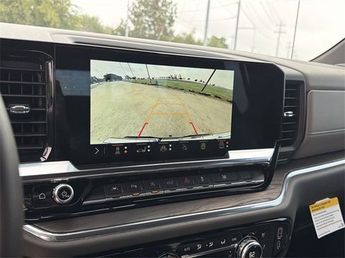 Certified 2025 GMC Sierra 1500 SLT image 14