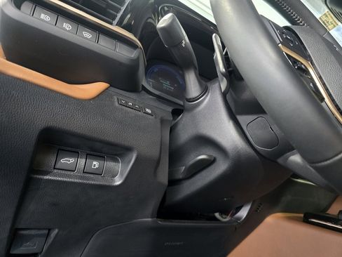 Used 2025 Toyota Crown Signia XLE image 14