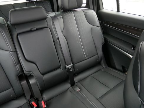 New 2026 Cadillac Vistiq Luxury image 12