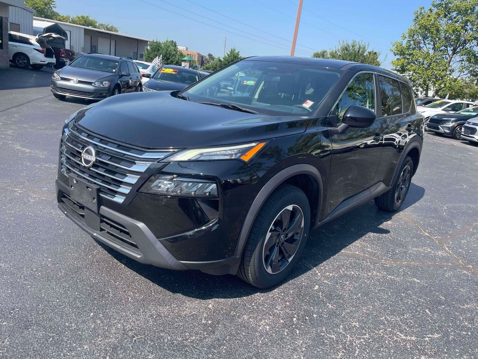 Used 2024 Nissan Rogue SV AWD/4WD image 3