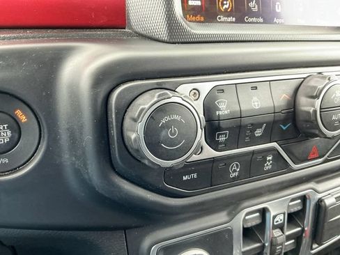 Used 2023 Jeep Gladiator Rubicon w/ Cold Weather Group AWD/4WD image 16