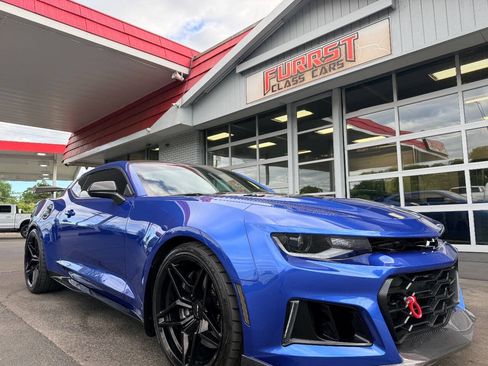 Used 2018 Chevrolet Camaro ZL1 RWD image 15