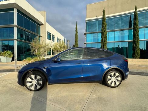 Used 2022 Tesla Model Y Long Range AWD/4WD image 6