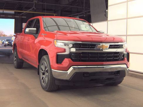 Used 2023 Chevrolet Silverado 1500 LT AWD/4WD image 3