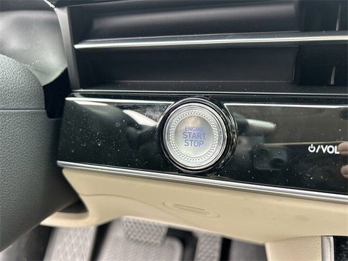 Used 2026 Genesis GV70 2.5T Select image 34