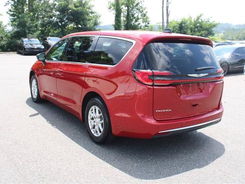 Used 2025 Chrysler Pacifica Select FWD image 6