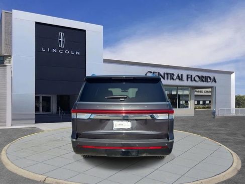 Certified 2023 Lincoln Navigator Reserve AWD/4WD image 4