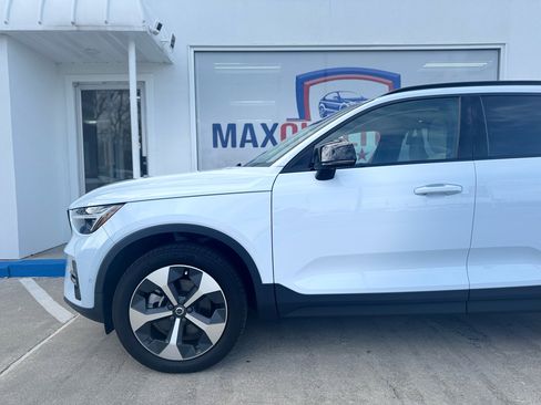 Used 2024 Volvo XC40 B5 Plus w/ Protection Package Premier image 20