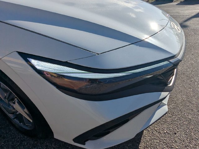 Used 2026 Hyundai Elantra SE FWD image 9