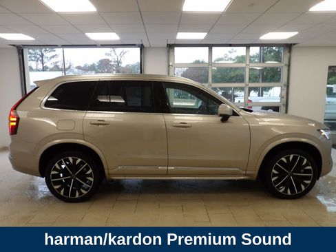 Certified 2025 Volvo XC90 T8 Plus image 5