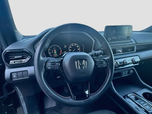 Used 2025 Honda Pilot Sport image 11