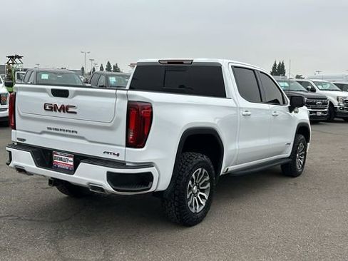 Used 2022 GMC Sierra 1500 AT4 w/ AT4 Preferred Package image 3