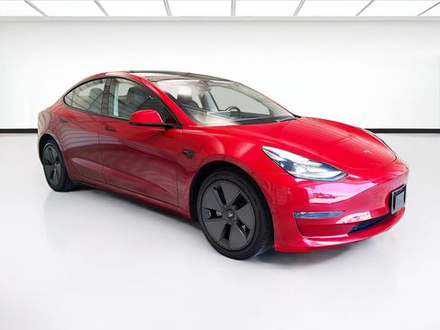 Used 2023 Tesla Model 3 Standard Range RWD image 3