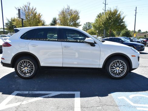 Used 2018 Porsche Cayenne Platinum Edition image 5