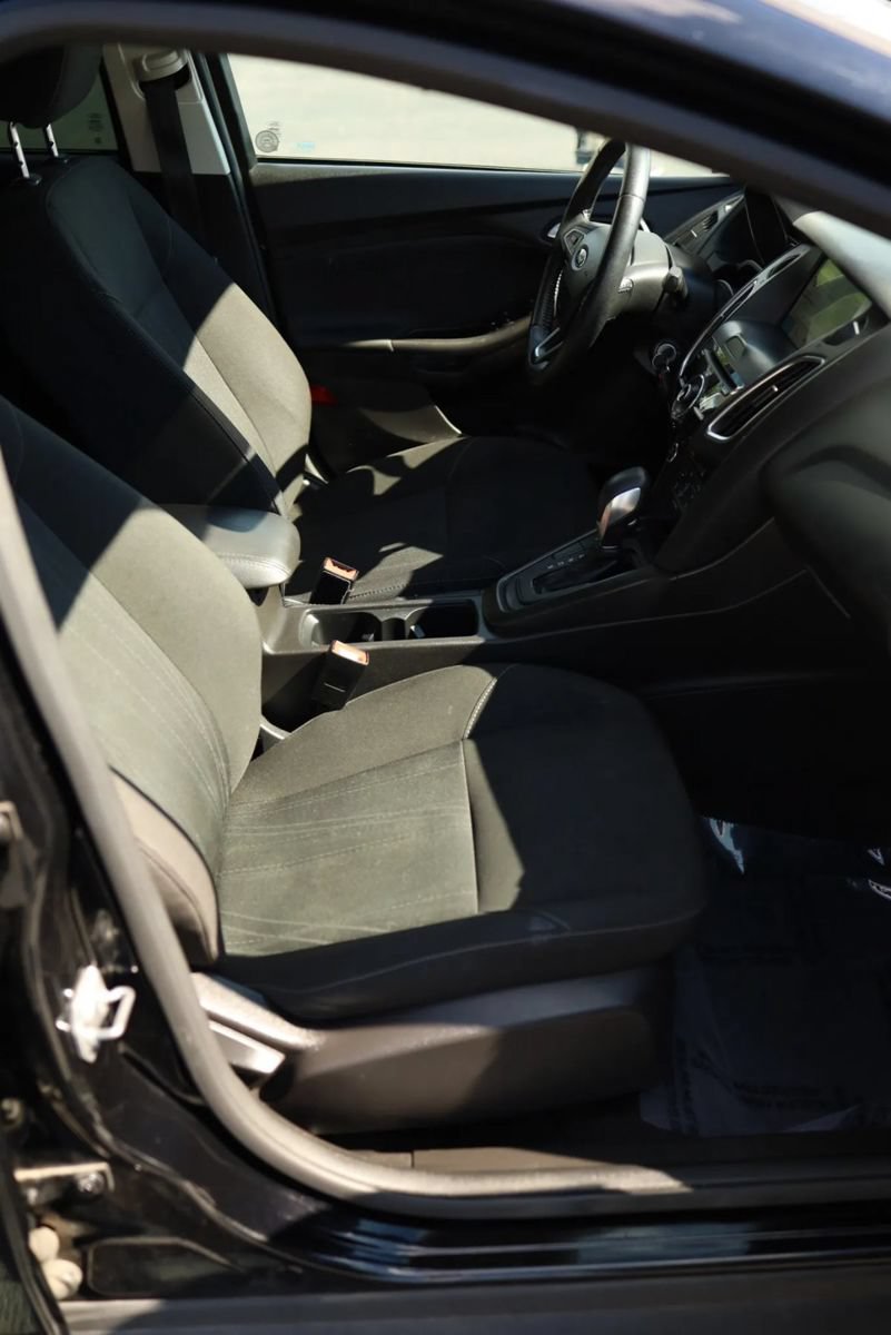 Used 2017 Ford Focus SEL w/ Cold Weather Package FWD image 43
