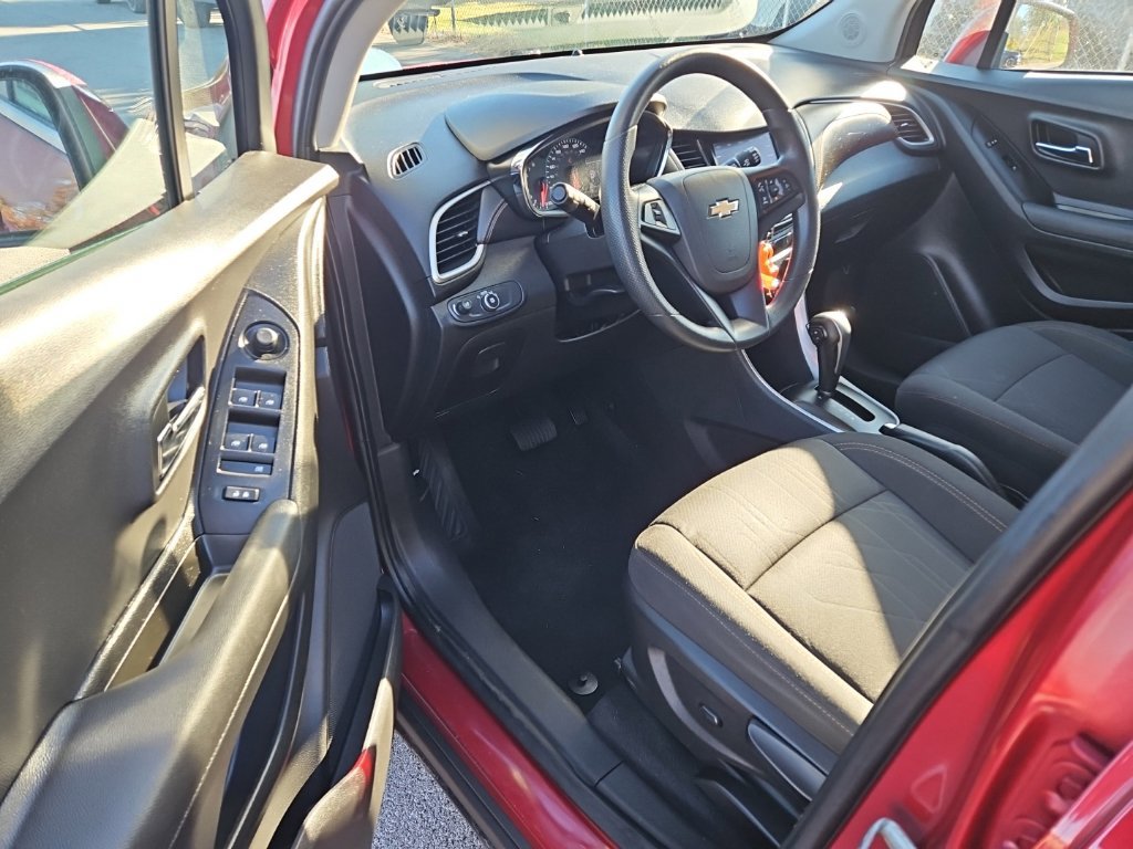 Used 2020 Chevrolet Trax LT FWD image 6