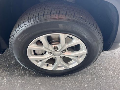 Used 2023 Jeep Grand Cherokee Limited image 33