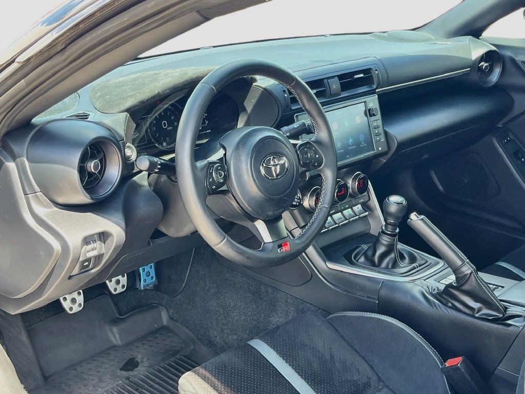 Used 2023 Toyota GR86 Premium RWD image 9