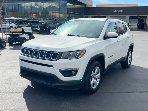 Used 2017 Jeep Compass Latitude w/ Cold Weather Group image 2