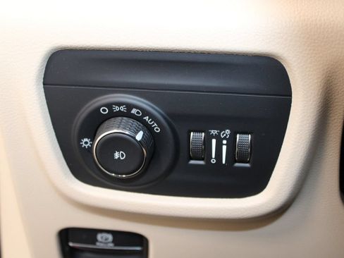 Used 2024 Jeep Grand Cherokee L Limited AWD/4WD image 45