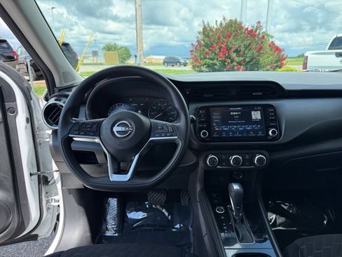 Used 2024 Nissan Kicks SV FWD image 12