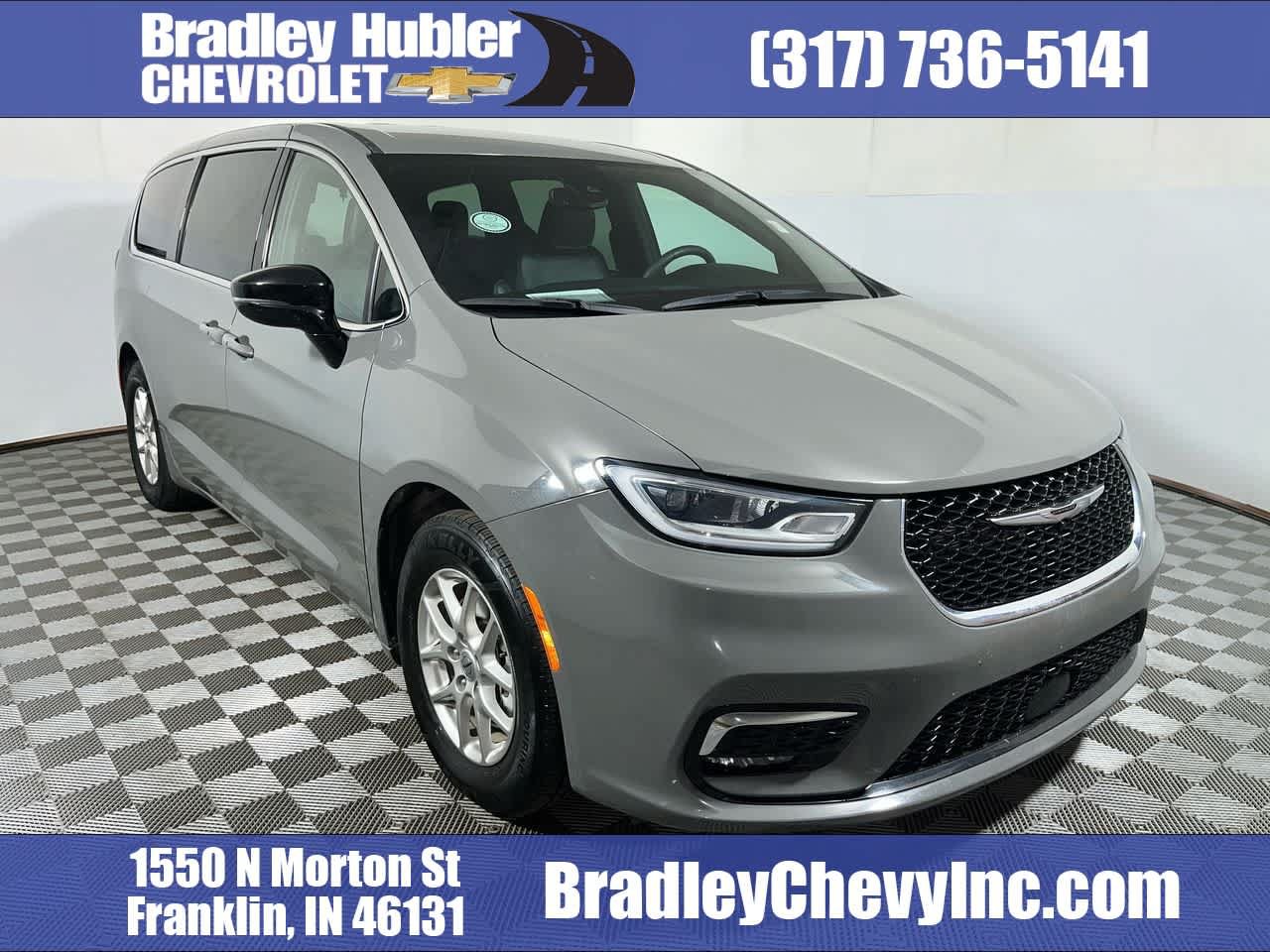 Used 2025 Chrysler Pacifica Select FWD image 1
