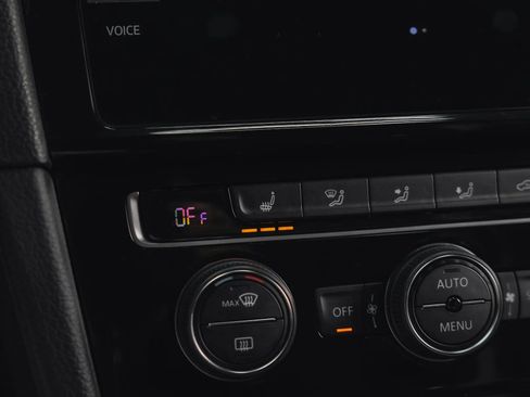 Used 2018 Volkswagen Golf R 4-Door image 65