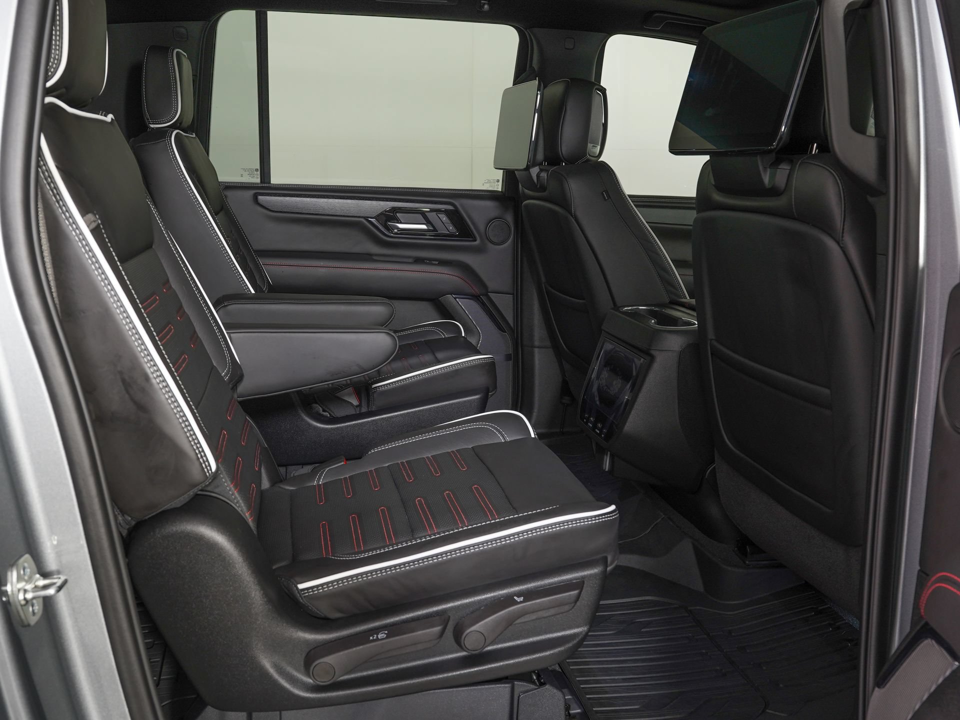 Used 2026 GMC Yukon XL AT4 Ultimate w/ LPO, Floor Liner Package AWD/4WD image 10
