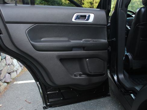 Used 2013 Ford Explorer XLT image 15