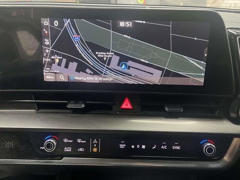 Used 2023 Kia Sportage EX image 18