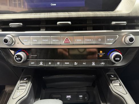 Used 2025 Kia Telluride EX image 17