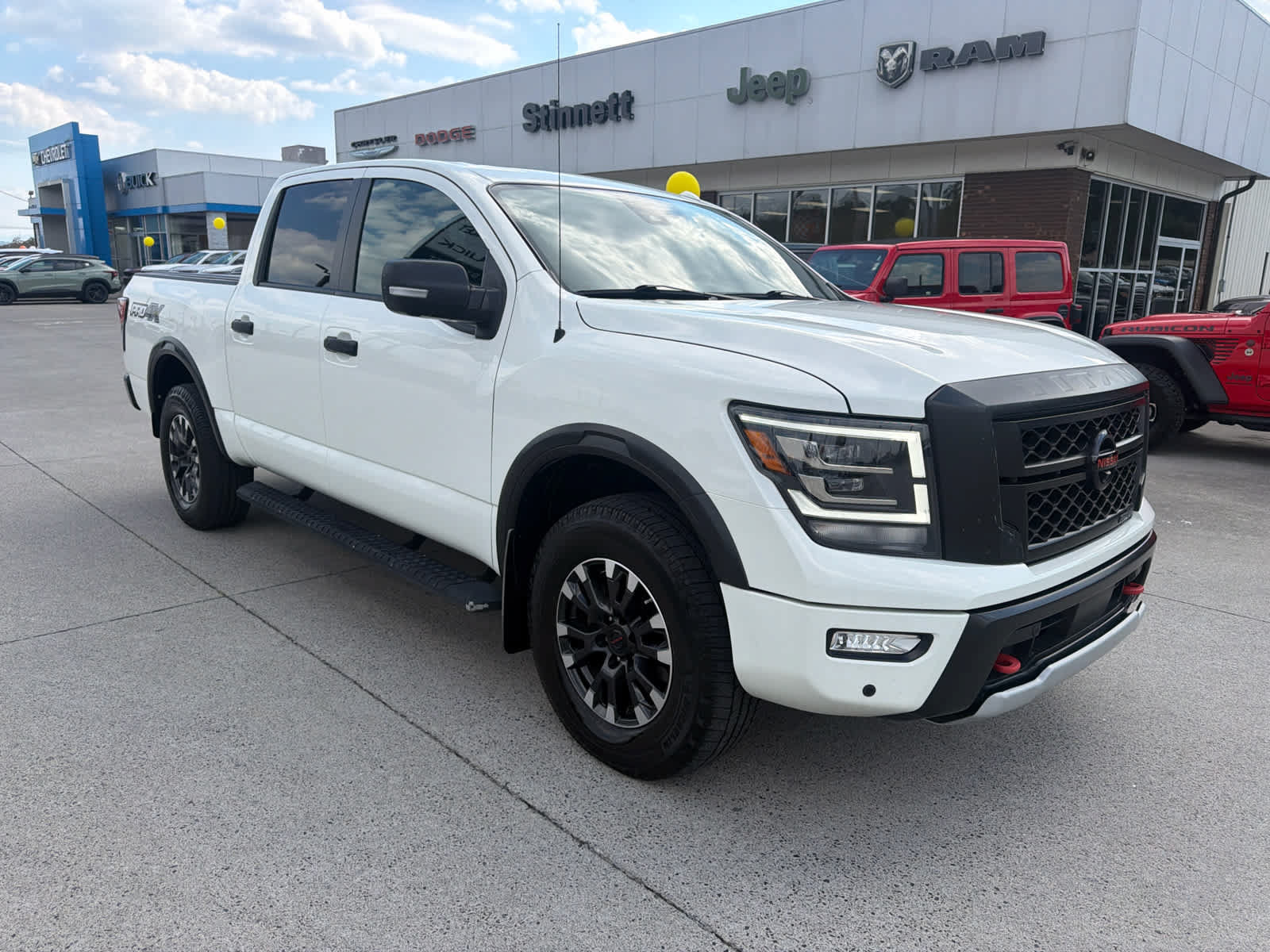Used 2021 Nissan Titan PRO-4X w/ Pro-4x Convenience Package AWD/4WD image 4
