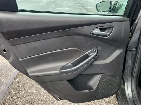 Used 2018 Ford Focus SE FWD image 16
