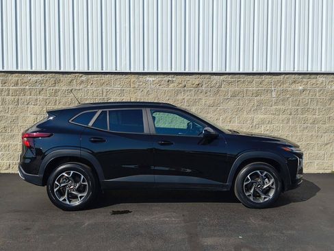 Used 2024 Chevrolet Trax LT w/ Sunroof Package FWD image 2