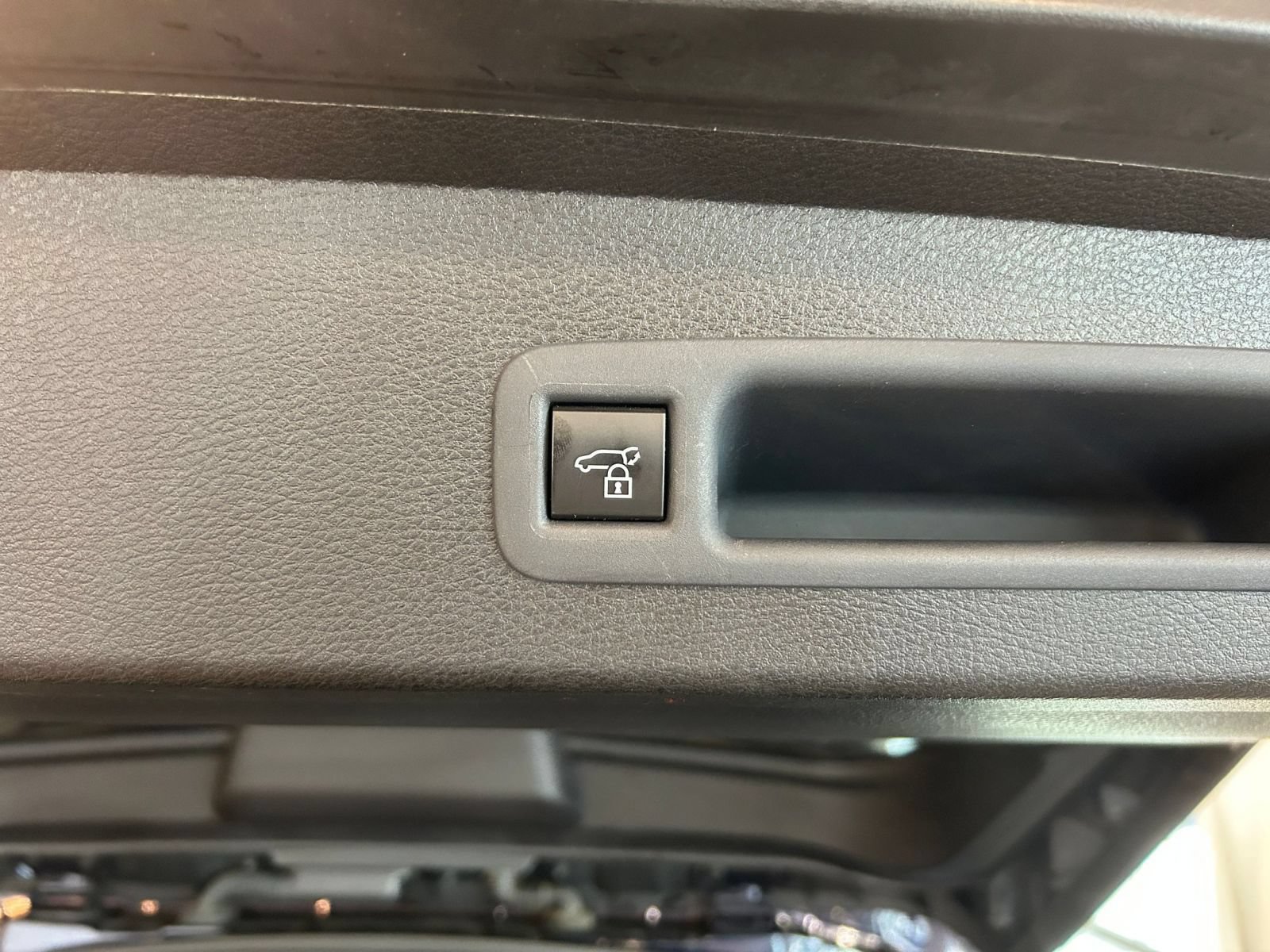 Used 2025 Toyota Sienna XLE FWD image 22