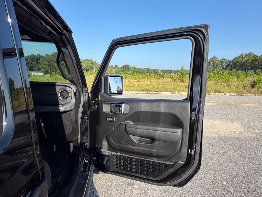 Used 2025 Jeep Gladiator Mojave w/ Technology Group AWD/4WD image 48