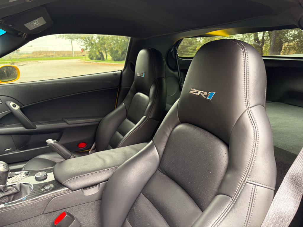Used 2010 Chevrolet Corvette ZR1 w/ Preferred Equipment Group RWD image 12
