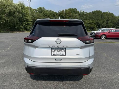 Used 2024 Nissan Rogue SV FWD image 7