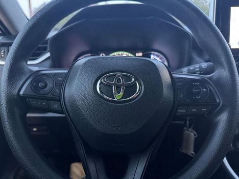 Used 2025 Toyota RAV4 LE image 27