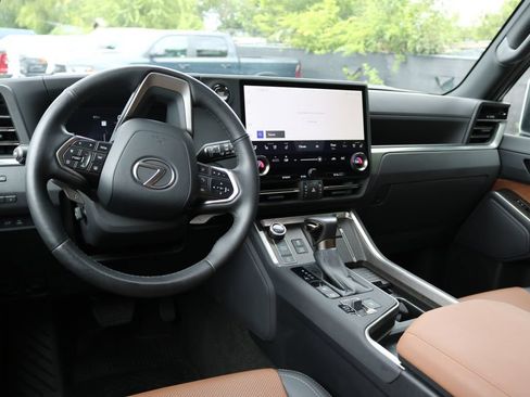 Used 2025 Lexus GX 550 w/ Cold Area Package AWD/4WD image 15