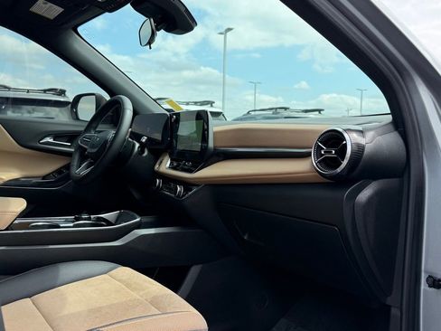 Used 2025 Chevrolet Equinox ACTIV w/ Convenience Package III image 22