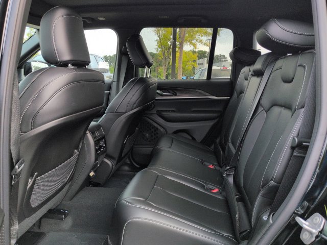 New 2027 Jeep Grand Cherokee Limited w/ Limited Altitude Package AWD/4WD image 13