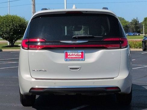 Used 2021 Chrysler Pacifica Touring-L FWD image 6