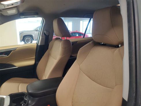 Used 2020 Toyota RAV4 XLE image 16