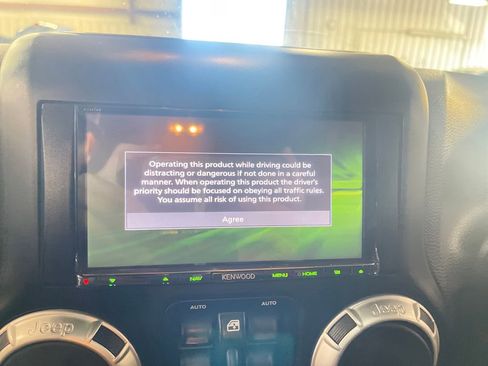Used 2017 Jeep Wrangler Unlimited Sahara AWD/4WD image 23