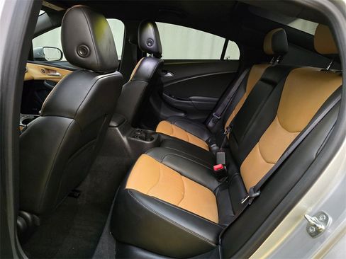 Used 2017 Chevrolet Volt Premier w/ Driver Confidence II Package image 16
