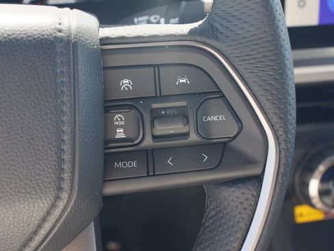 Used 2025 Toyota Tacoma TRD Off-Road AWD/4WD image 11