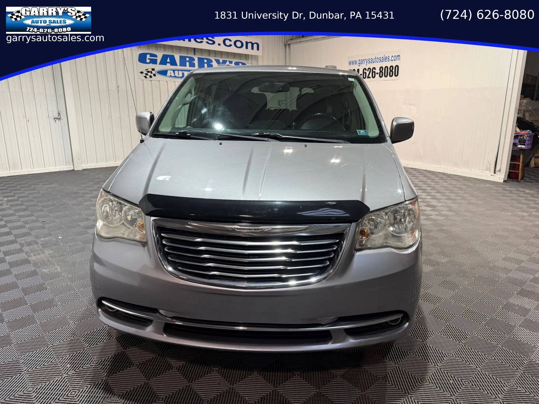 Used 2014 Chrysler Town & Country Touring FWD image 2