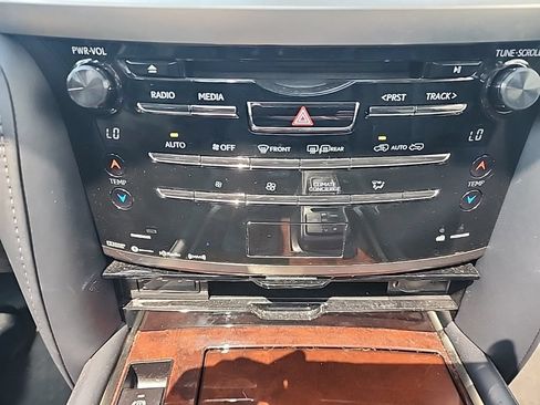 Used 2021 Lexus LX 570 4WD w/ Luxury Package image 23